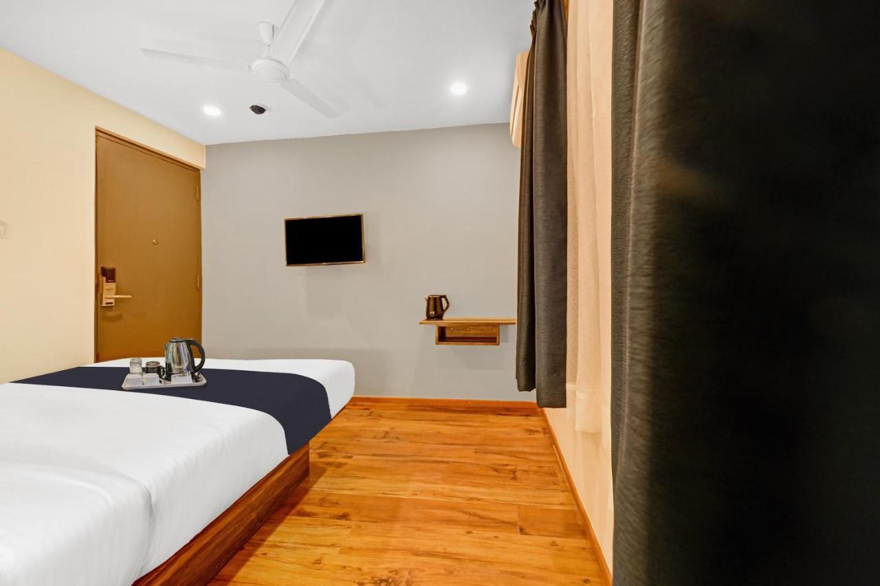 Отель Super Townhouse Oak Hillside Aqua Khandagiri Экстерьер фото