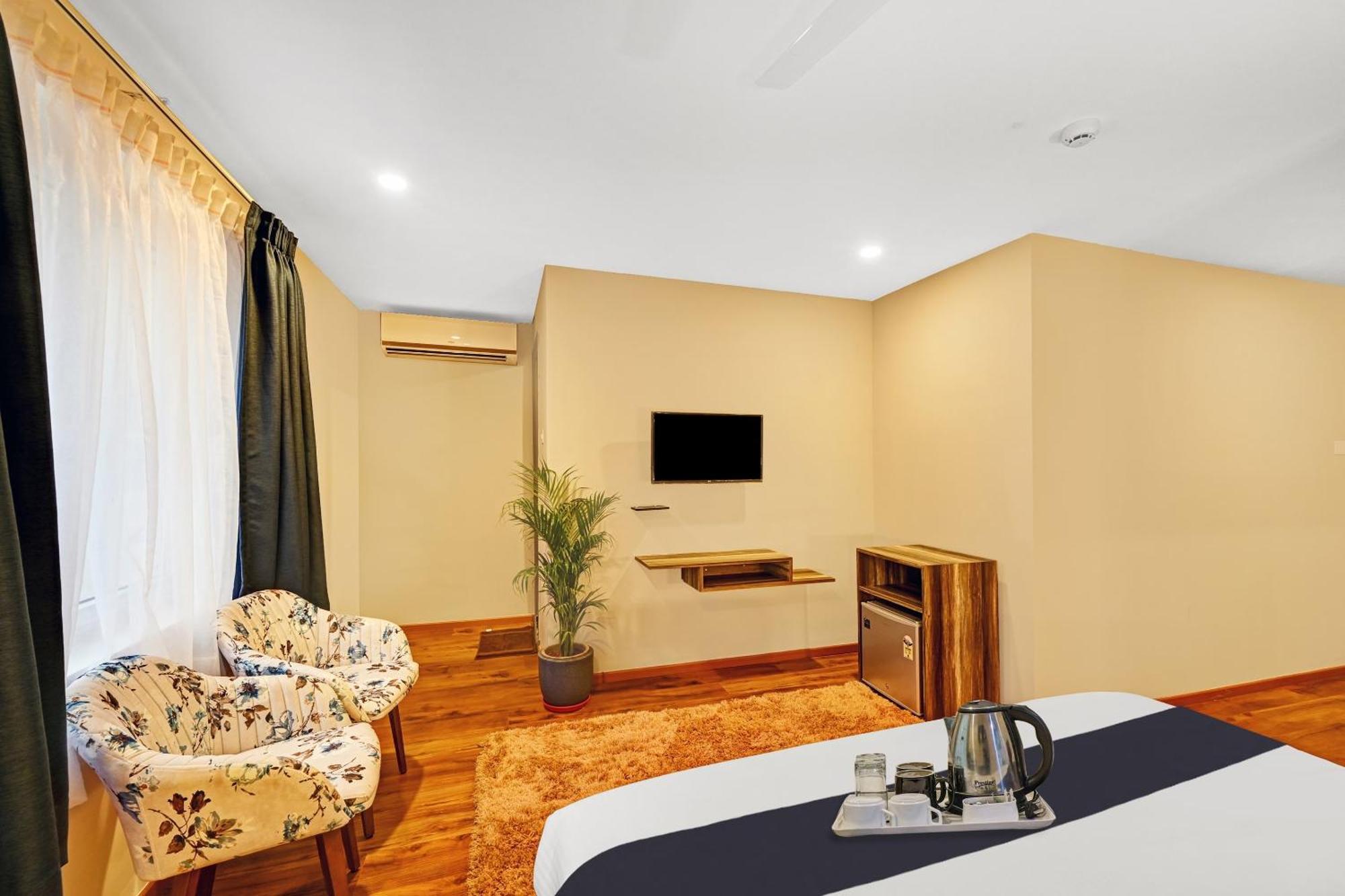 Отель Super Townhouse Oak Hillside Aqua Khandagiri Экстерьер фото