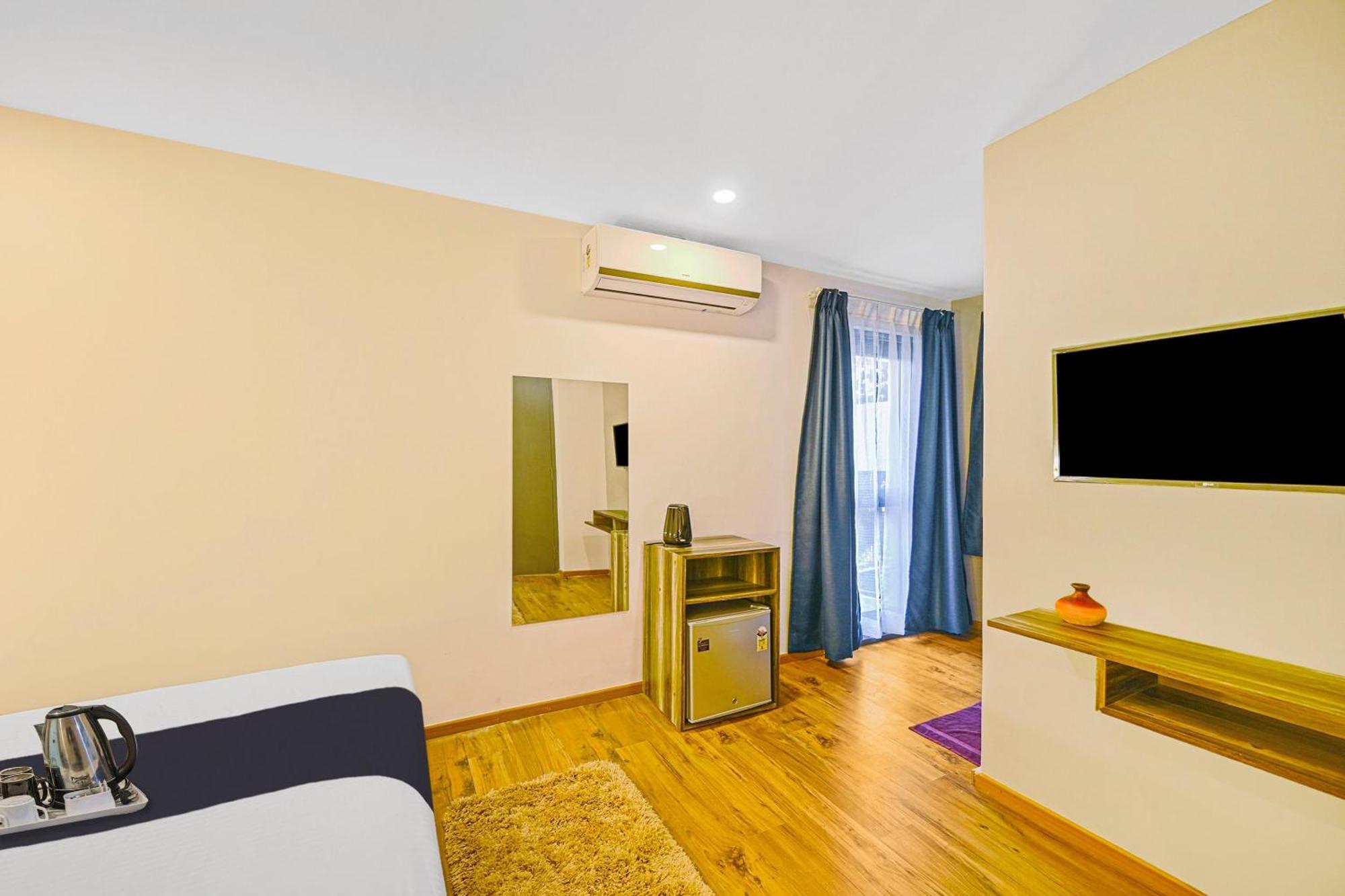 Отель Super Townhouse Oak Hillside Aqua Khandagiri Экстерьер фото