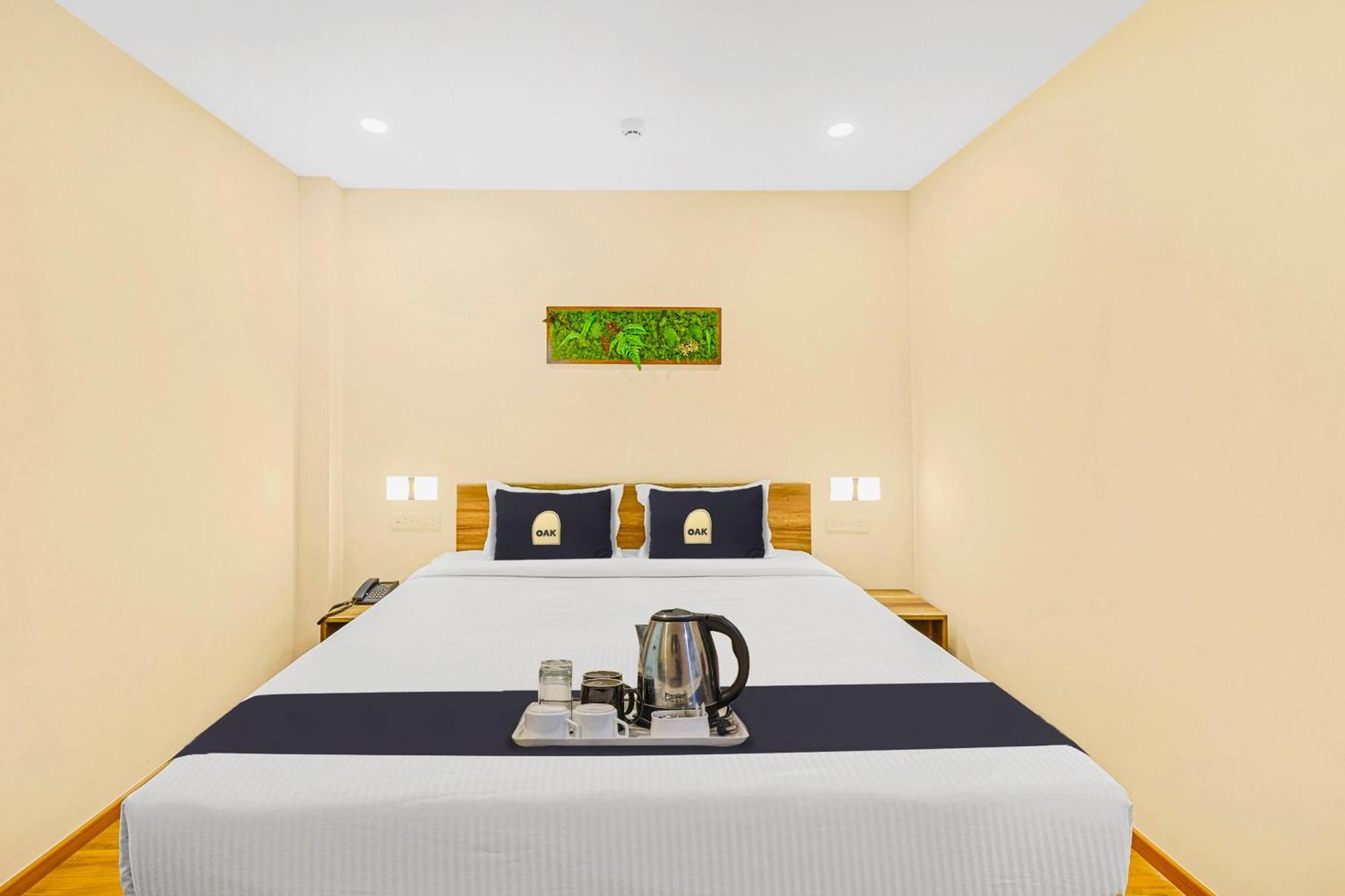 Отель Super Townhouse Oak Hillside Aqua Khandagiri Экстерьер фото
