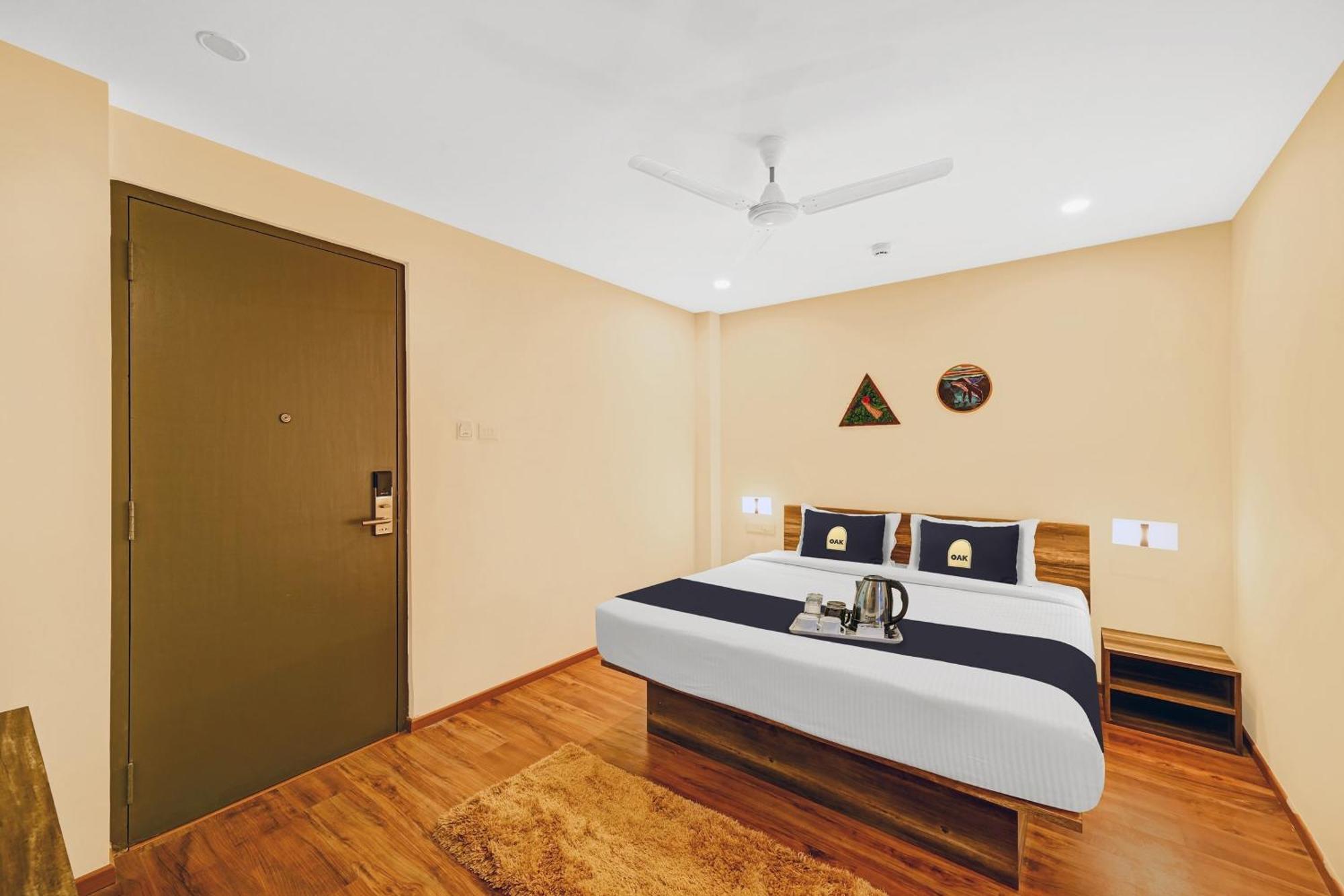 Отель Super Townhouse Oak Hillside Aqua Khandagiri Экстерьер фото