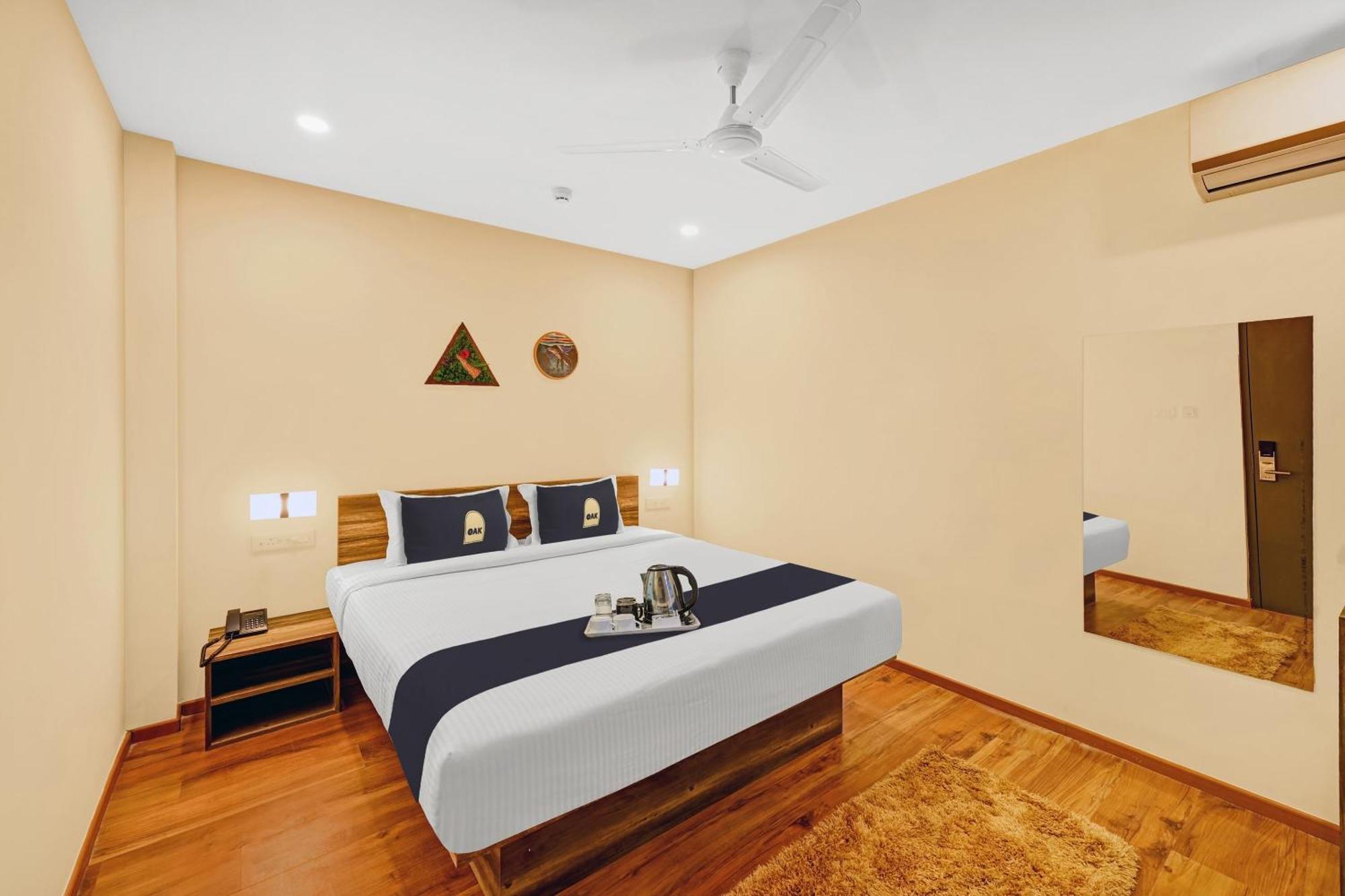 Отель Super Townhouse Oak Hillside Aqua Khandagiri Экстерьер фото