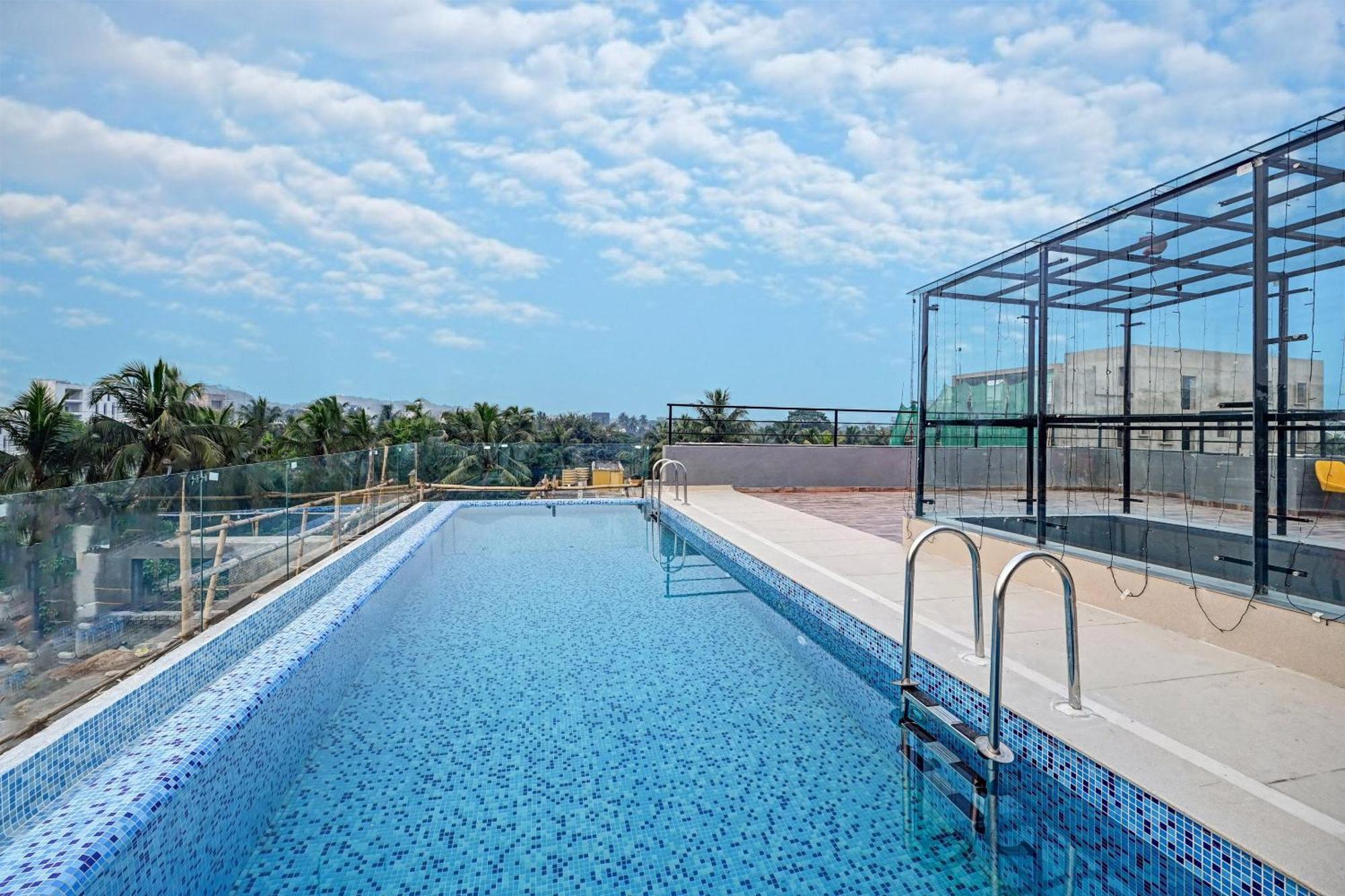 Отель Super Townhouse Oak Hillside Aqua Khandagiri Экстерьер фото