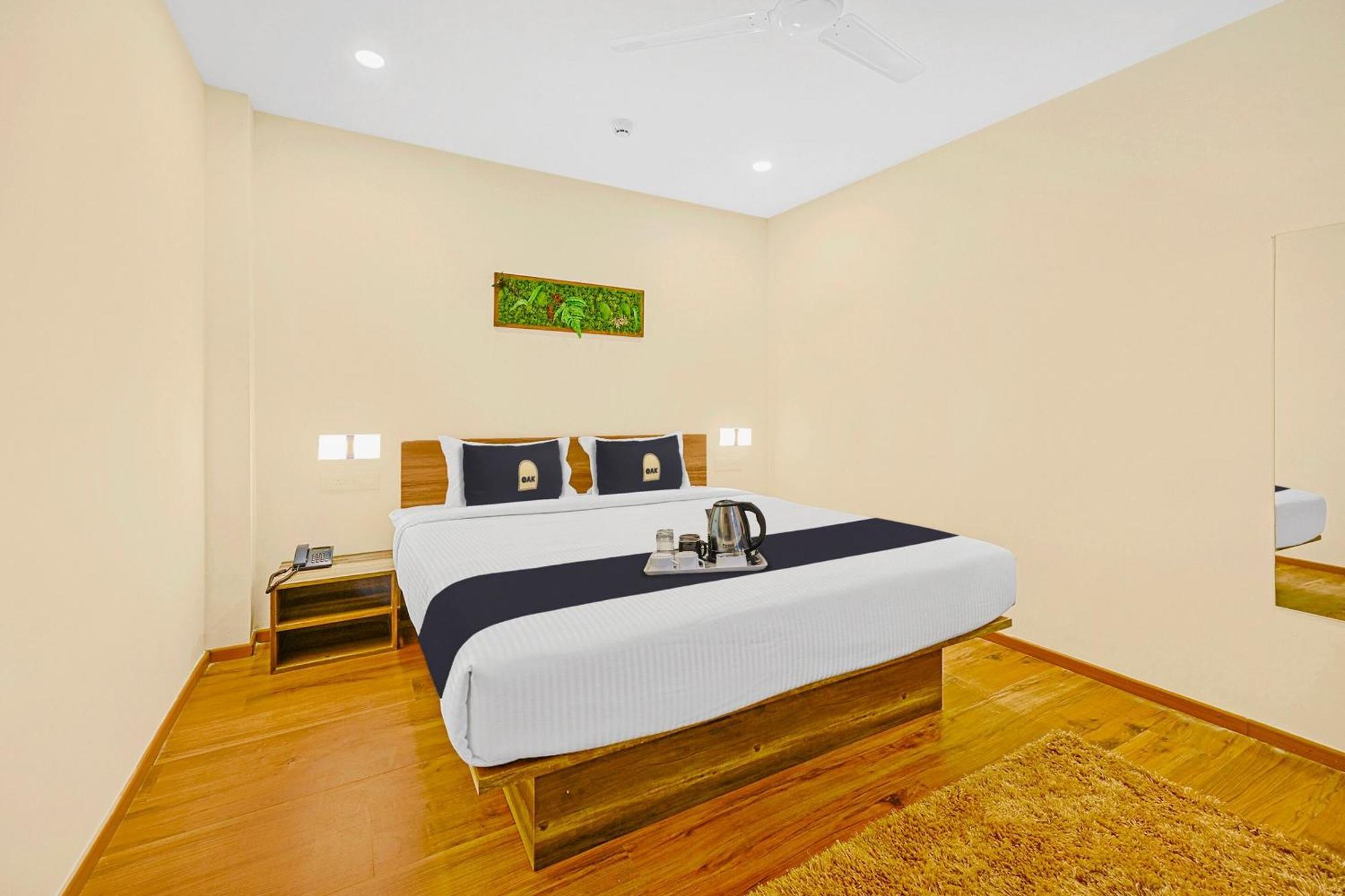 Отель Super Townhouse Oak Hillside Aqua Khandagiri Экстерьер фото