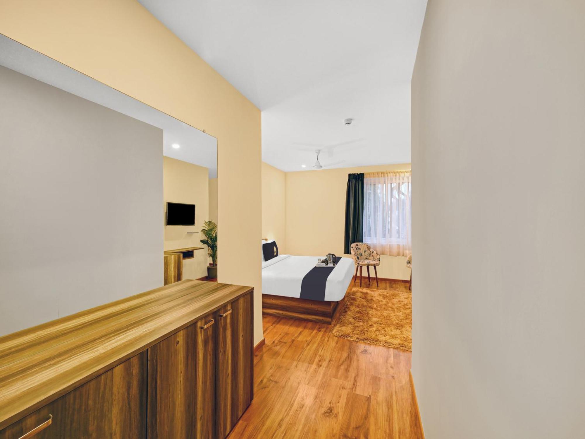 Отель Super Townhouse Oak Hillside Aqua Khandagiri Экстерьер фото