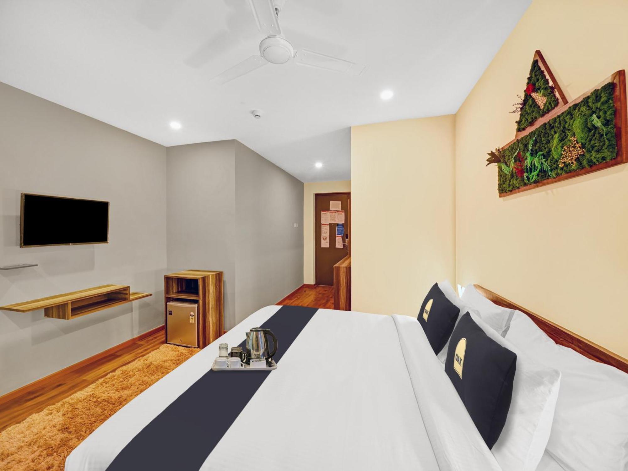 Отель Super Townhouse Oak Hillside Aqua Khandagiri Экстерьер фото
